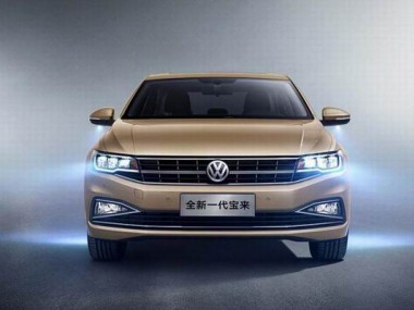 如何安全通过积水路面？老司机分享涉水技巧