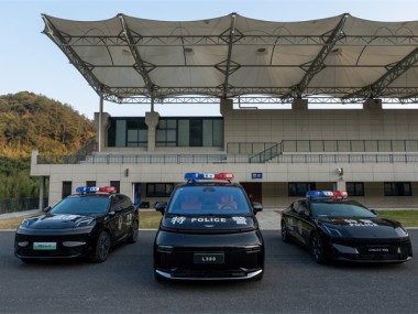 吉利汽车集团致敬浙江特警队夺冠，以硬核科技护航中国警务出行生态