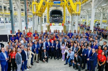 比亚迪第1400万辆新能源车在巴西工厂下线，巴西总统卢拉成为车主